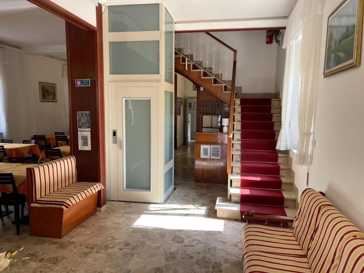 Hotel Margot ลิโด ดิ กามาโยเร ภายนอก รูปภาพ